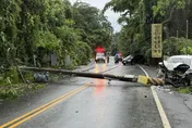 南投21歲男恍惚撞斷電桿！中寮4千多戶停電　13:30前復電