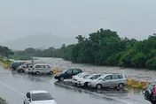 驚悚畫面曝！台東太平溪暴漲「逼近堤防」　水快跟地面齊高