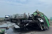 影/台84線重大車禍！碎裂變形「車頭下半不見」全線封閉