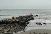 影/不聽爸爸勸告！台南黃金海岸3學童落海溺水　1人失蹤