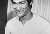 推翻藥物過敏說法！李小龍逝世52年　專家：癲癇症可能性高