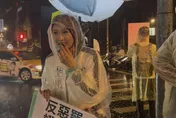 最美發言人與小草雨中反罷街講　遇2事心痛：走到撕裂地步
