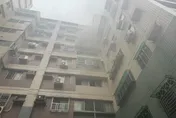 影/廚房燒起來！潭子大樓祝融噴火舌　社區住戶急疏散