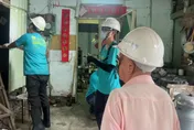 影/太暖了！丹娜絲摧殘　志工團出動替玉井92歲獨居伯修屋