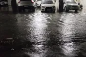 雷雨南下狂轟！台中大甲下到淹水　居民被迫漏夜移車