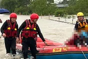 上班驚魂！嘉義大量洪水淹上橋　50歲男棄車爬樹逃生