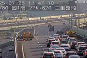 快改道！國一汐五高架6車連環撞　「車頭翻轉180度」紫爆回堵