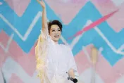 林憶蓮澳門淚崩！萬人合唱〈至少還有你〉 哽咽告白歌迷