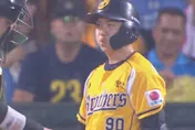 中職/石萬金挨轟「觸身球猛K江坤宇」！雄鷹、兄弟「板凳清空」超火爆