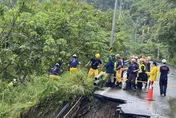 影/南橫公路一家5口墜谷2死3失蹤　恐墜荖濃溪遭沖走
