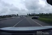 國道警匪追逐！BMW掛假牌拒檢　狂飆衝進水塘畫面曝