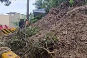 影/連日豪雨不停！屏東縣獅子鄉內獅村爆大面積土石坍方