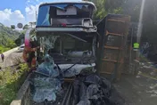 萬里聯結車撞國光客運1死14傷　警查出「鋼條超載4噸」