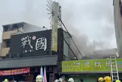 影/永康火鍋店吃飯聽見「嗶啵聲」冒黑煙　15人急逃命