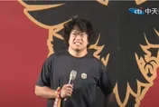 羅智強曬沈伯洋參加419照片！酸「中國紅熊進化納粹紅熊」