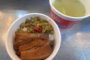 好市多台味新品焢肉飯蘿蔔湯　網友：口口入味酸菜下飯