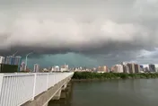 影/新海大橋上空烏雲壓境　震撼畫面曝光