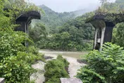 烏來午後豪雨南勢溪暴漲　17師生溯溪受困平安脫困