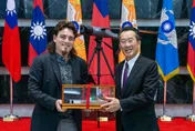 顧立雄接見Palmer Luckey！「Altius-600M攻擊型無人機系統」交運陸軍