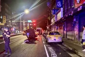 北市三寶車深夜連撞3車　轎車側翻躺路中駕駛送醫