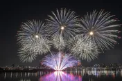 超壯觀！大稻埕煙火首場「萬紫埕紅」　300秒絕美畫面公開