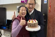 母遭綠側翼影射助盧秀燕「擺拍」！ 羅智強嗆：羞辱我媽絕不姑息
