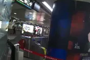 影/北捷西門站遇偷拍狼！正義哥當場壓制　竟是捷運警察