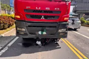 悲傷父親節！鶯歌驚悚車禍　騎士捲水泥預拌車底慘死