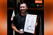 MLB/鄧愷威喜收勝投禮！巨人教頭讚滿壘解危印象深刻