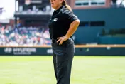 MLB/首位女裁判正式登場！鮑爾任一壘審：美夢成真