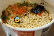 泡麵品管出包？高湯驚見壁虎寶寶浮屍　業者：將徹查