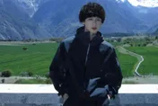 白敬亭傳情變？宋軼和男星互抹奶油超曖昧　狗仔爆：為流量不擇手段