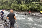 影/6人登山遇溪水暴漲受困　南投仁愛警冒險渡溪救援