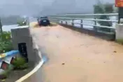 楊柳颱風襲台！花蓮卓富大橋遭泥流吞噬