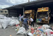 影/20萬支票誤丟回收車！彰化清潔員化身福爾摩斯尋回