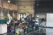 影/台中烏日機械手臂工廠火警　堆高機燒毀幸無人傷