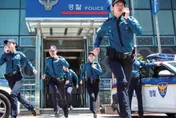 首爾夜間驚見「半透明3D投影警察」　網嚇：以為是阿飄