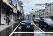 騎車撞上停等紅燈貨車！屏東女騎士酒駕超標送醫不治