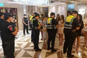 影/持觀光簽證卻挺著北半球坐檯！桃警逮21泰女違規陪酒