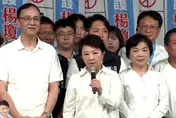 挺朱連任黨主席？盧秀燕緊握朱立倫手喊：媽媽給你按個讚