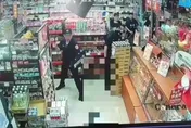 男持刀攻擊北市警！24年前黑歷史曝光　不滿妹「洗澡太久」怒殺