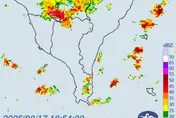 高雄雷神降臨！氣象署緊急發布大雷雨即時訊息　慎防雷擊冰雹