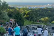 搶拍淡水煙火！八里第二公墓搖身變「攝影棚」　網：吵死人