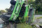 台1線西湖段嚴重車禍！　聯結車側翻「貨櫃噴到對向車道」