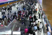 北捷分流策略失效！新埔站人潮如跨年　通勤族：擠到無法上車