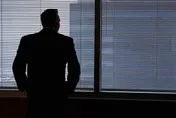 失智症年輕化！50歲主管黯然離職　醫：這3大警訊要注意