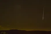 影/閃光劃過夜空成白晝！疑隕石墜落　日鹿兒島多起目擊回報