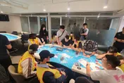 新北銀行樓上藏德州撲克賭場！　警破門逮9人