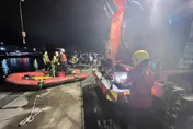 屏東東港紅燈塔「騎士飆進海中」！海陸空三路搜救中