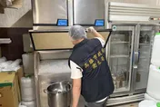崩潰！她喝飲料疑「咬到蟑螂」　高雄衛生局揪店家4缺失